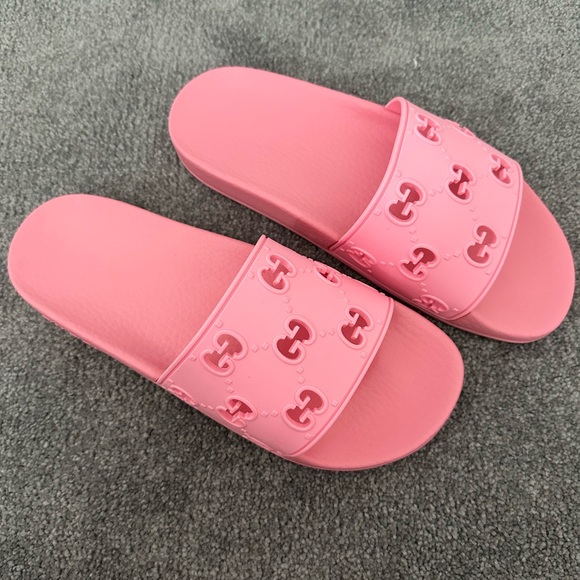 Gucci pink Rubber slides brand new with dust bags and box - Picture 5 of 5